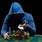 Как читать соперников за покерным столом: секреты и приемы