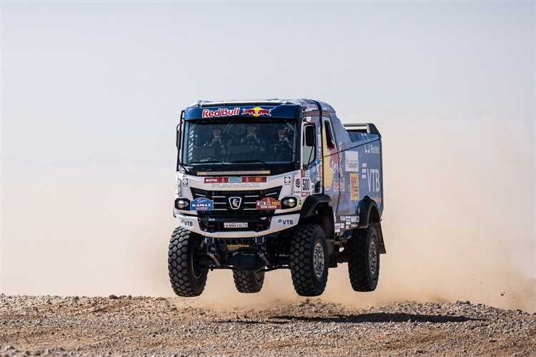 Топ-10 легендарных грузовиков для гонок — от КамАЗа до Volvo